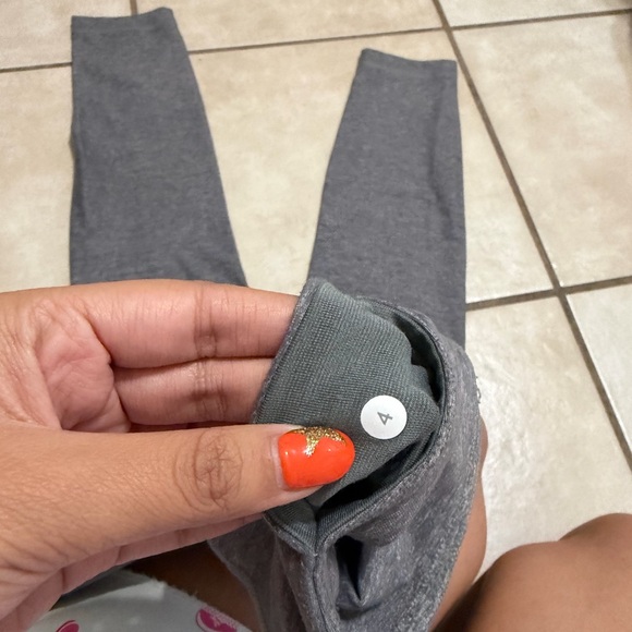 Lululemon Mid Rise Legging 19” - Picture 3 of 3
